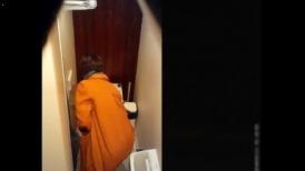 八月新流秘密花园系列 西餐厅高级坐厕双视角偸拍多位气质职场白领女佳丽大小便(5)