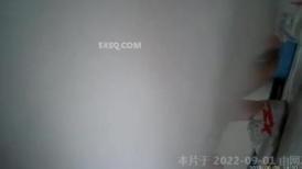 工业园区（厕拍）一箭三雕 俩年轻妹子+丰满少妇 肥嘟嘟的大鲍鱼