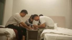 【换妻传媒】交换4P拍摄失败，回酒店福利场，舔屌吸吮骑乘位，扭动大屁股