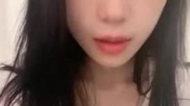极品模特身材美女【月月嗷】 撩骚激情大尺度秀舞，摸奶扣逼自慰骚水真多