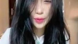 长发苗条女友被暴力打桩超级刺激，先洗澡再到床上超多姿势做爱，叫声销魂
