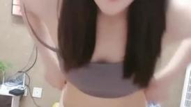 放假了-❤️妮儿学姐❤️-下海赚学费： 大鸡巴掏出来给我舔一下啊哥哥，用力用力顶我哥哥，真他喵的骚死了！