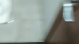 网吧里的骚货全程露脸激情大秀，逼里塞着跳蛋在网吧晃悠，跑到厕所脱了发骚，揉奶玩逼道具抽插搞到高潮流水