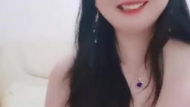 单亲妈妈和儿子乱伦啪啪，全程露脸讲述混乱人生，给骚儿子口交乳交无套抽插要内射完，带着精液去约02年小哥