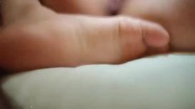 【瘦子传媒工作室】，凌晨场，21岁眼镜学生妹，极品反差婊，被干累睡着了，好粉啊(2)