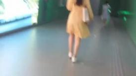 诱惑白pp极品美眉（长篇_长镜头）神级大师4K设备地铁过街天桥贴身极限CD全是极品小姐姐
