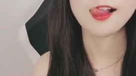 你的小鹿-浪漫蕾丝 很妩媚的小姐姐，下海捞金，大尺度自慰、喷水抠穴，淫声大大！