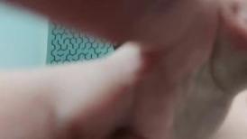 圆月弯刀-柳眉冷艳模特儿女神-泰国女神- 缠绵男子的身体，被反扑压身下疯狂输出、内射！