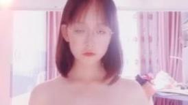极品在校高二妹妹，中秋佳节和她裸聊，奶子非常nice，揉奶抠逼给我看，是真骚呀！