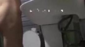 房东窗帘挖个洞偷看打工妹洗澡, 洗屄的那个招式黯然销魂手法