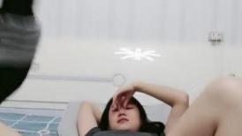 新人萌妹子和男友收费房！脱下内裤玩穴！大屁股骑乘位打桩，穿上黑丝袜，怼着骚穴就是操