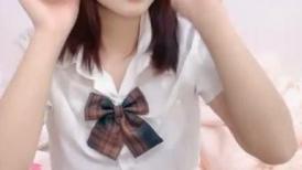 JK装卡哇伊18学生妹 娇小身材 黑丝袜萝莉蹲 双腿夹着假屌骑坐 翘起屁股后入 表情淫荡骚的很