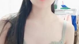 清纯眼镜小妹来袭 ！和闺蜜一起双女秀！浴室洗澡互摸奶子  骑在身上大白美臀 连体网袜振动棒插穴