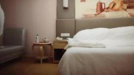 【哥现在只是个传说】深夜再约外围，肉感身材美腿，按着头深喉插嘴，扶腰后入全裸输出