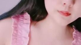 清纯系肉肉美少女！大肥臀一线天美穴 翘起屁股摆弄 拿出黄瓜插穴 一下捅到底 进出快速抽插