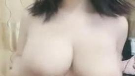 顶级G奶甜美小姐姐！无毛小穴超粉嫩，振动棒狂插，流出白浆一脸享受，揉捏巨乳太诱人了
