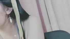 超美颜值小姐姐宫廷装诱惑，漏着骚奶子在线撩狼友加微信发福利，淫声荡语分享在线自拍小视频给狼友看真刺激