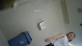 化妆品公司女厕聊天一字眉女职员 湿软的唇肉被毛包住了两端喷尿