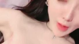 顶级尤物粉穴女神！微毛美穴超级嫩！近距离特写掰开，换装比基尼，柔软白嫩奶子奶头也粉