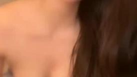 网红脸妹子，小丰满自慰，全裸大黑牛自慰掰穴，看上去好紧致的粉木耳