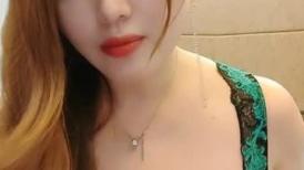 36D巨乳潘金莲，露脸玩弄排骨小哥，风骚的大屁股跟小哥玩69舔逼口交大鸡巴，上位草小哥，淫声荡语互动撩骚