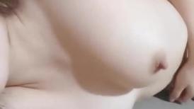 你的小甜心全程露脸一个人的精彩，丝袜情趣玩弄假鸡巴，淫声荡语陪狼友互动，揉奶玩逼抠骚穴高潮不断刺激