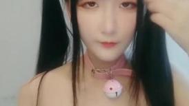 性感萝莉粉嫩兔女郎，全程露脸精彩展示，揉奶玩逼跟狼友互动撩骚，逼逼粉嫩掰开看特写，连根毛都没有好刺激