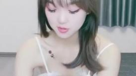 新人卡哇伊舞蹈小妹！高颜值性格活泼！白丝美腿贫乳小奶，热舞扭腰，掰开小穴近距离特写