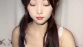 纯欲系天花板美少女！笑起来甜美！脱光光诱惑，贫乳小奶子，掰开微毛紧致小穴，扭动细腰诱人