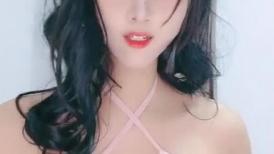 D罩杯新人网红女神！情趣装两个大奶露出！揉捏美乳 掰开骚穴特写 手指插入扣弄呻吟浪叫