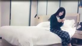 小姐姐一身良家风情看了就冲动想狠狠搞她，抱紧坐腿上爱抚揉捏，娇柔肉体脱光光又白又嫩跪爬猛插【水印】