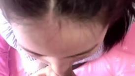 拥有甜美系的女友、整个夏天都是开心的，扎起马尾辫乖乖吃鸡，一插进去就水好多，汪汪的淫水声听着真得劲！