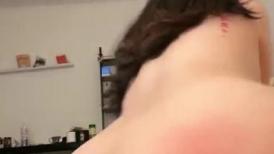 高颜值女神的诱惑，全程露脸各种风骚，性感蜜桃臀上下晃动要插狼友大鸡巴，揉奶玩逼特写展示，精彩不要错过