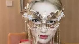 异域风情面罩美女！情趣肚兜布群！搔首弄姿按摩器自慰，脱光假屌猛插，御姐声线呻吟娇喘