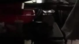 （三重「峰」凉麵，老板娘涂念筠)友人透过门缝一看…老板娘跟男「店内全裸连结」被拍警方出面了(1)