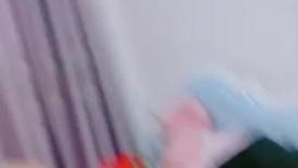 完美模特身材眼镜超御姐萝莉卧室自慰道具插穴手指抠逼，逼逼很粉嫩有白浆流出