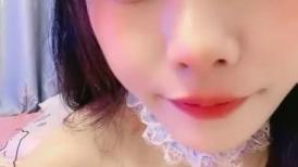 纯欲系天花板颜值美少女！初下海自慰大秀！白丝袜无毛小穴，跳蛋磨蹭呻吟，翘起双腿看穴极度诱惑