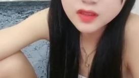 清纯系天花板！极品超嫩小萝莉！没怎么开发过嫩穴，干净无毛超粉，骑乘位抽插流出白浆