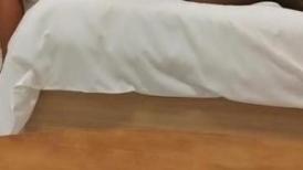 诱人的黑丝人妻露脸宾馆伺候两小哥，温柔的舔弄大鸡巴，诱惑小哥多体位爆草抽插，轮着玩呢骚逼浪叫呻吟不止