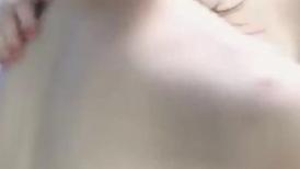 骚劲十足气质美少妇！跪地深喉大屌舔蛋！后入爆操骚逼，带上口塞情趣手铐，猛怼深插浪叫不断