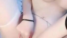 超高质量美女！颜值身材堪称完美！无毛美穴奶子超粉嫩 黑白丝袜纤细美腿 2小时水晶假屌抽插自慰