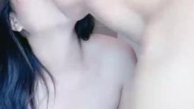 帅气小哥哥大战美少妇上来就是吃逼，特写后入逼，暴力打桩撕心裂肺的叫
