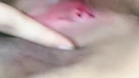 丰乳肥臀肉欲系美女！和姐妹一起双女秀！叠罗汉自摸骚逼，妹妹小穴挺粉，大肥臀掰穴特写