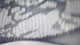 老板：是不是骚货，把屁股撅起来，爽不爽，你趴着，电脑给我拿过来    夜店黑丝袜，15CM高跟鞋：是，好累啊