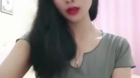 新人美女下海！和炮友操逼大秀！浴室洗澡 抓起大屌吸吮 翘起蜜桃美臀 扶着洗手台后入