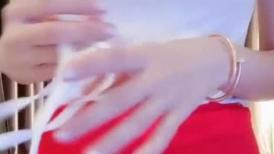 女神姐妹花【无敌兔兔】双女诱惑，超高颜值，互舔骚逼跳蛋自慰，假屌抽插流出白浆