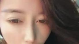 上海超顶一级模特儿 一库一库 逼里塞棉条、大姨妈来了，大哥一刷火箭，立马化身骚货，表情甚是淫荡！