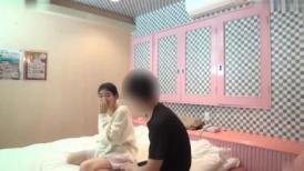 FC2 3114356 【無修正】【友達とSEX】ジムで出会った小動物系の**看護師。仕事と筋トレには熱心だがアソコの経験はまだまだ未熟なお子さマンコ。未処理剛毛の極小マンコが初めて大人チンポに調教される！