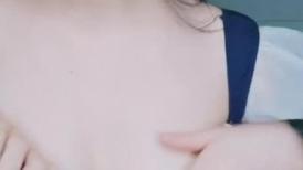 酒窝甜美小姐姐！一脸骚样女仆装！白皙皮肤嫩穴，自摸扣逼呻吟好听，掰开骚穴极度诱惑