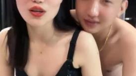 韵味十足骚御姐！炮友今天精神能干！抓起大屌贪婪舔弄，主动骑乘位抽插，怼着骚穴一顿猛操